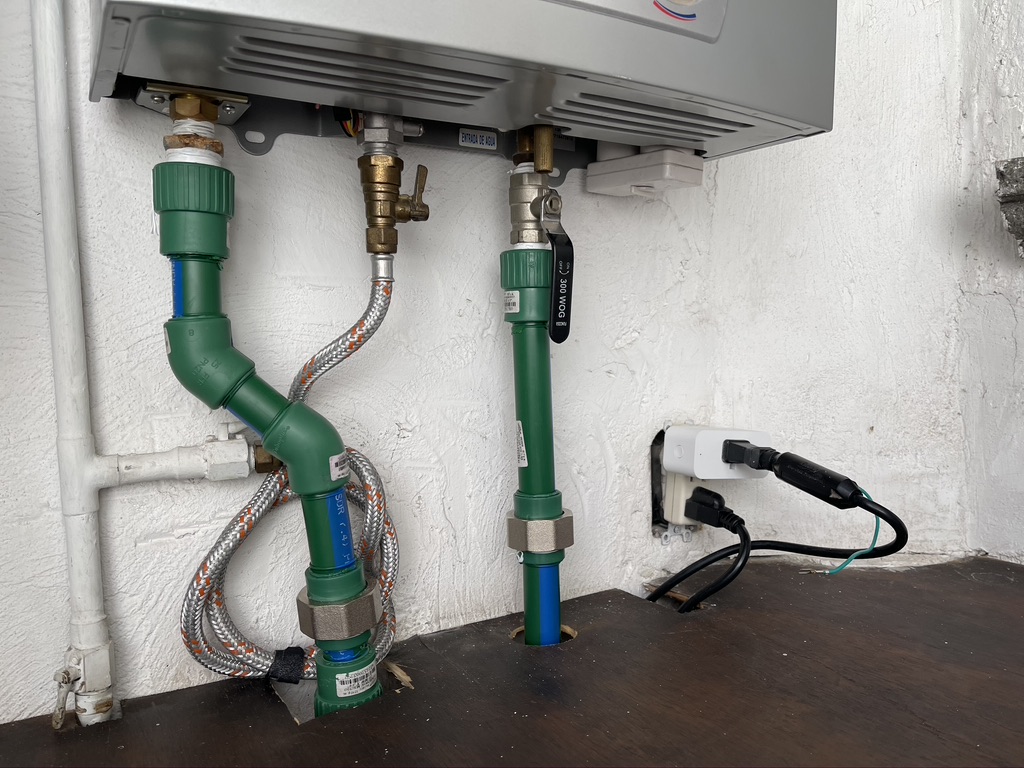 MeRemplazando la bomba presurizadora del calentador